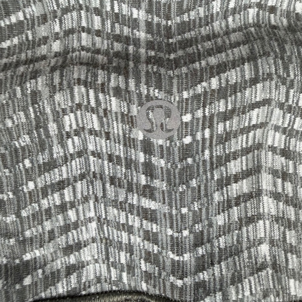 Lululemon High Rise Crop Leggings Grey White Geometric Print Size 10 - Picture 3 of 7